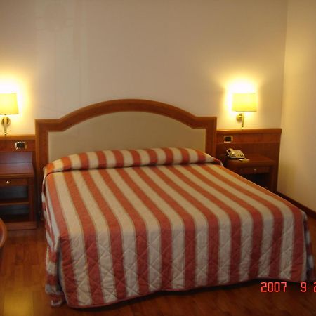 Albergo Corona Domodossola Zewnętrze zdjęcie