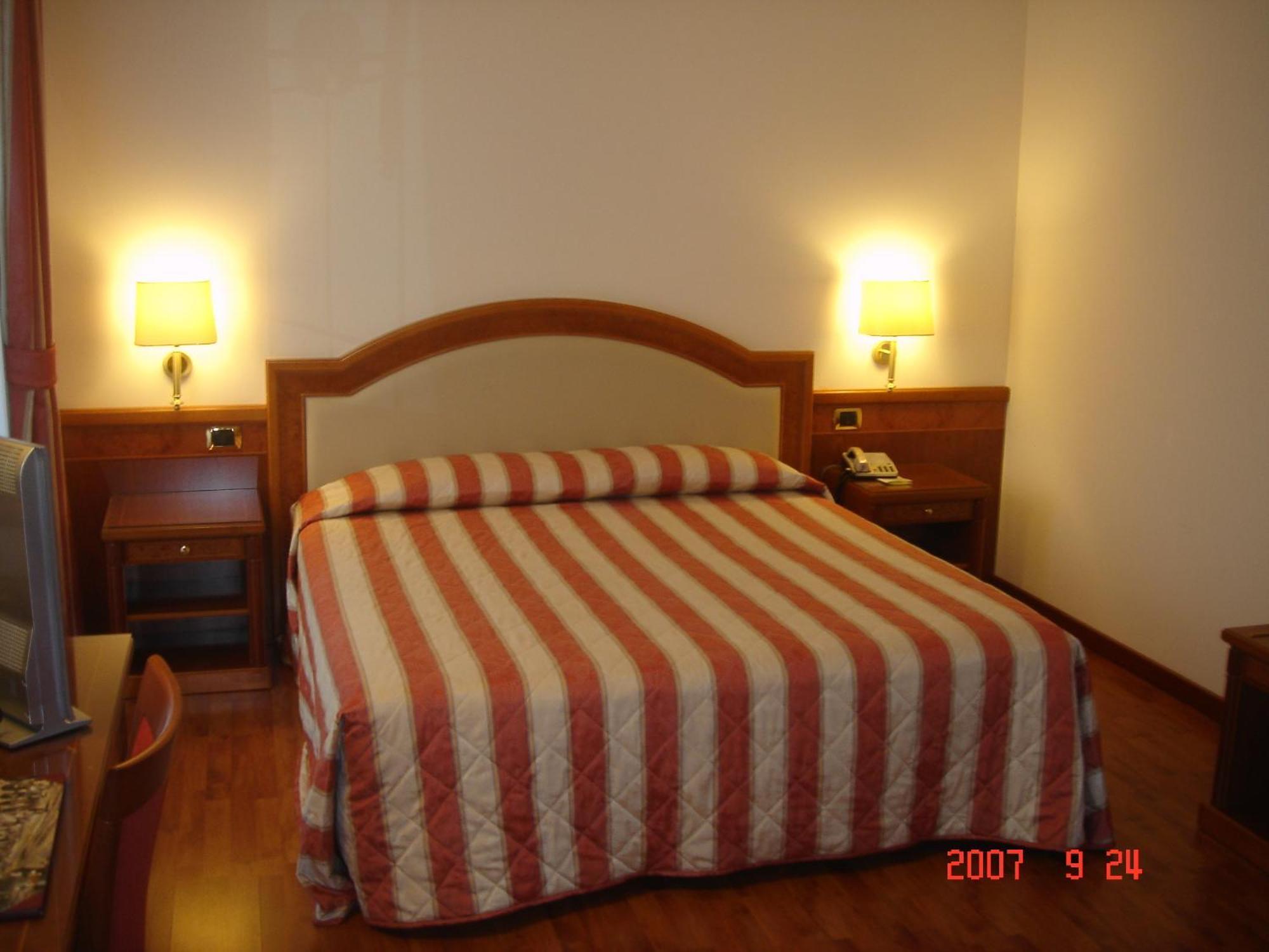 Albergo Corona Domodossola Zewnętrze zdjęcie