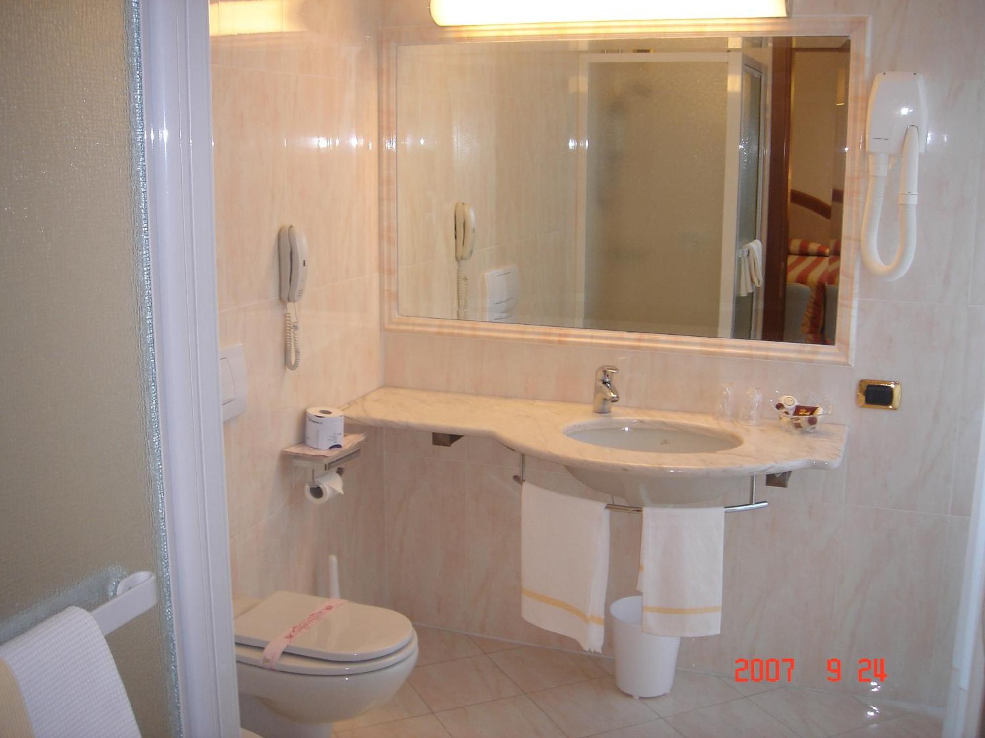 Albergo Corona Domodossola Zewnętrze zdjęcie