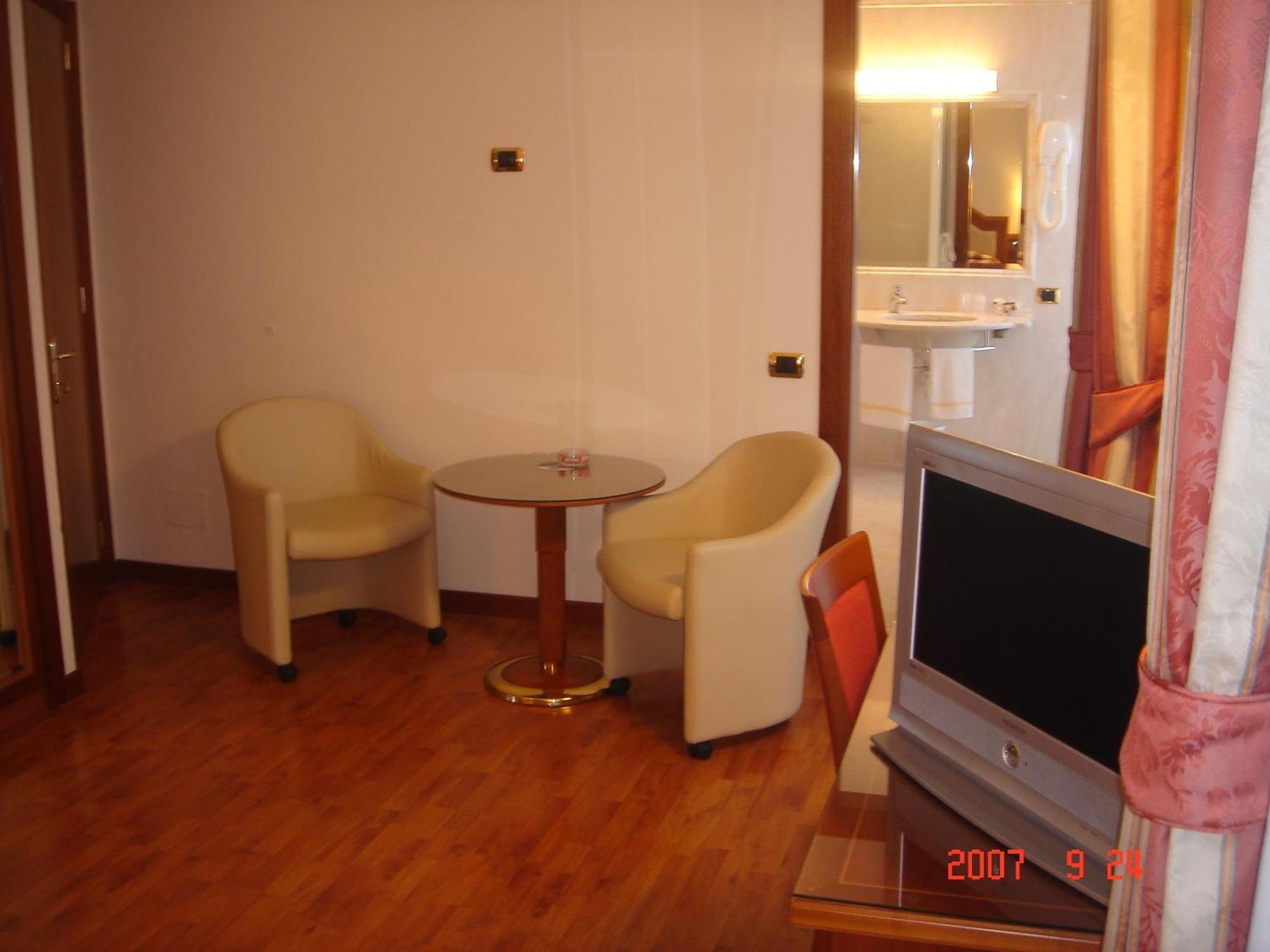 Albergo Corona Domodossola Zewnętrze zdjęcie