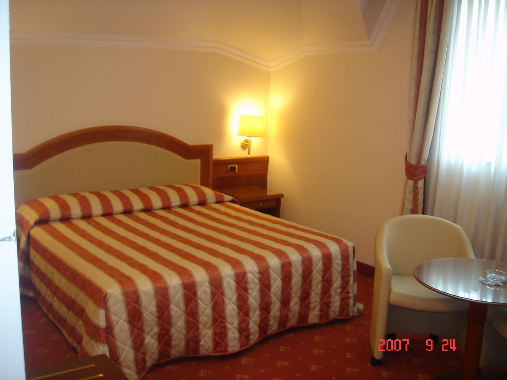 Albergo Corona Domodossola Zewnętrze zdjęcie