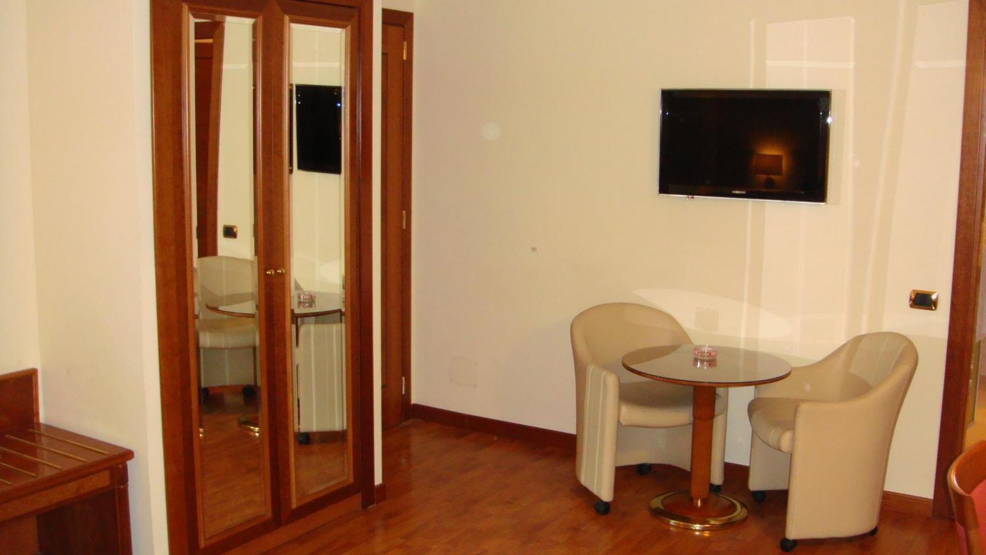 Albergo Corona Domodossola Zewnętrze zdjęcie