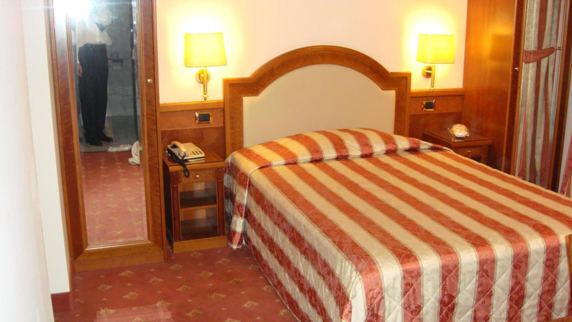Albergo Corona Domodossola Zewnętrze zdjęcie
