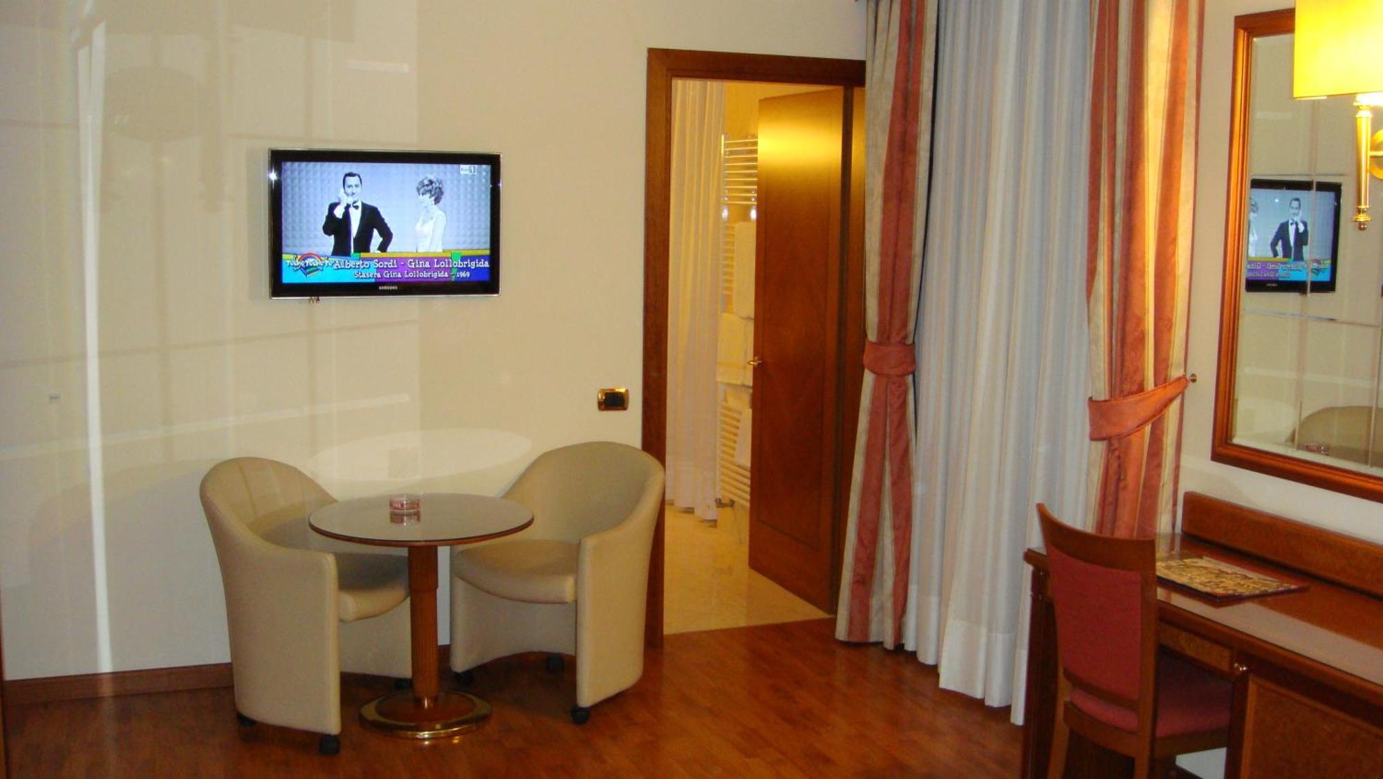 Albergo Corona Domodossola Zewnętrze zdjęcie