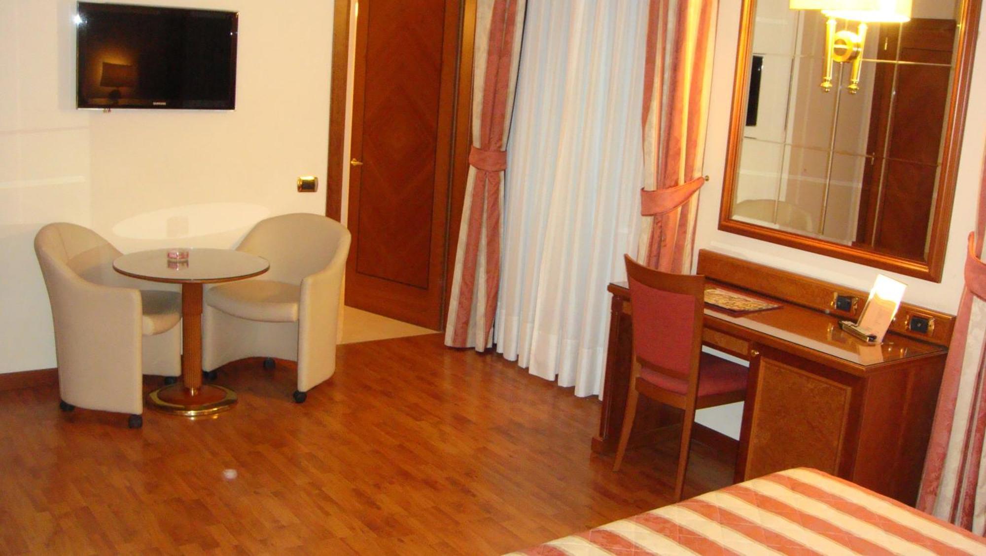 Albergo Corona Domodossola Zewnętrze zdjęcie