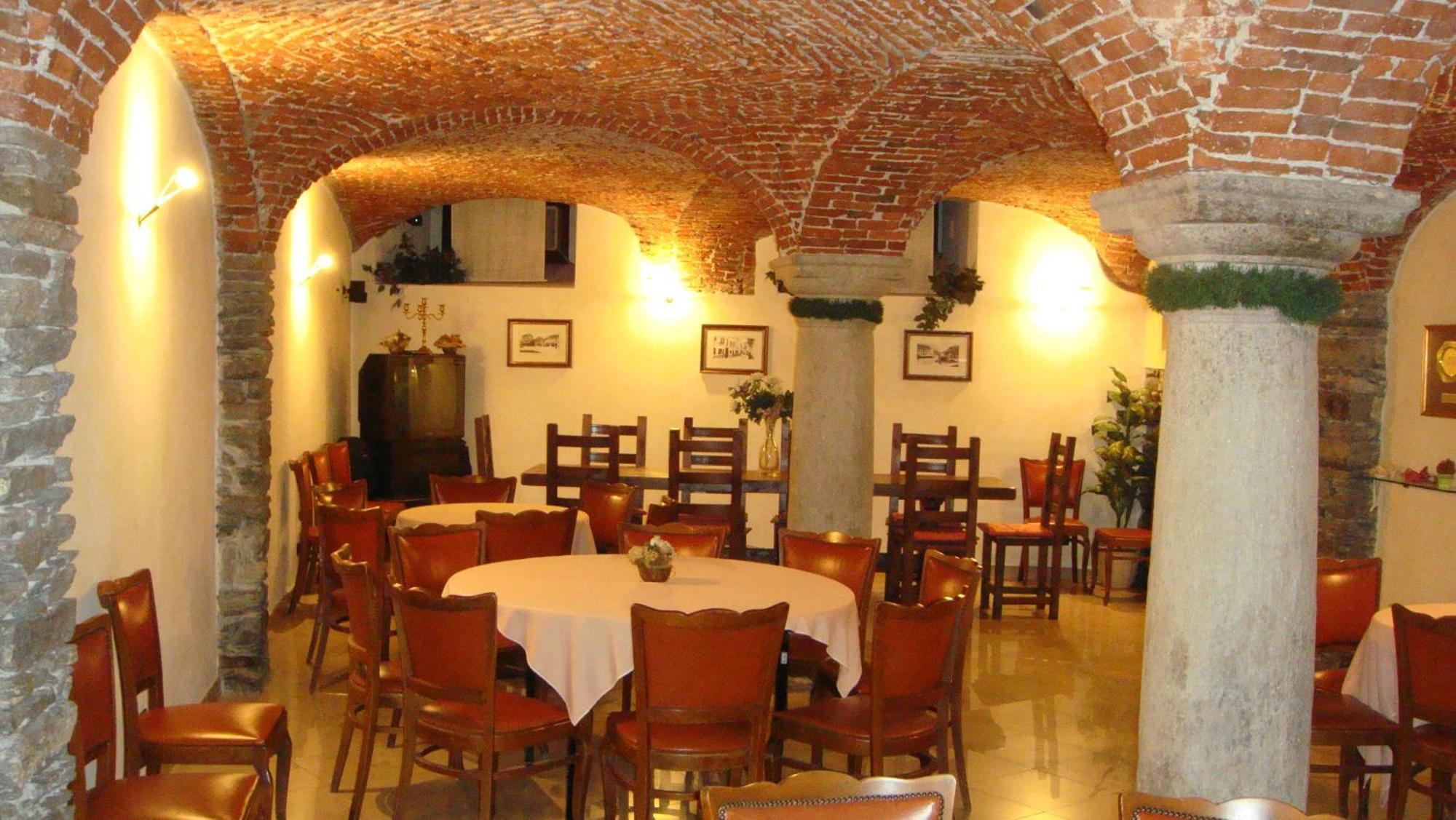 Albergo Corona Domodossola Zewnętrze zdjęcie