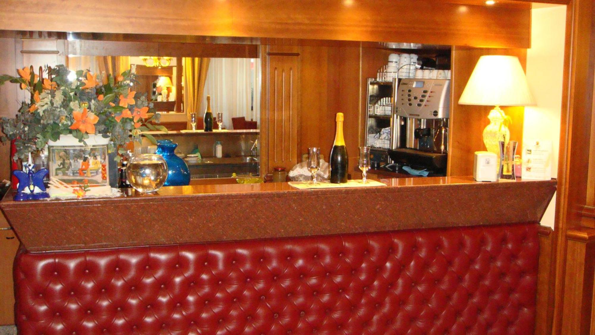 Albergo Corona Domodossola Zewnętrze zdjęcie