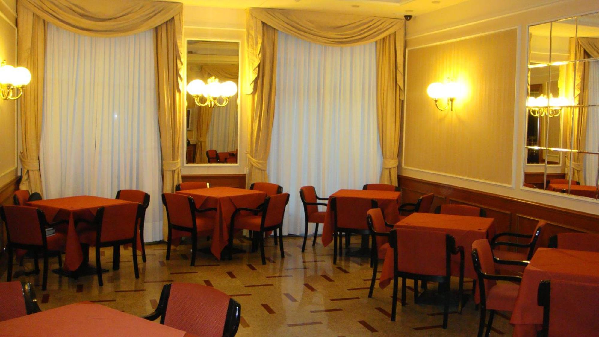 Albergo Corona Domodossola Zewnętrze zdjęcie