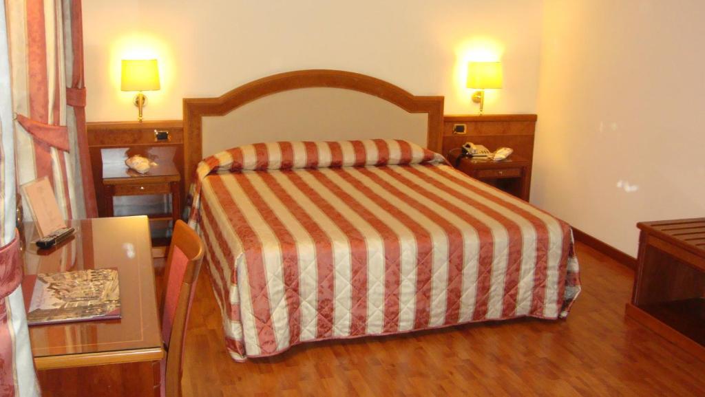 Albergo Corona Domodossola Pokój zdjęcie