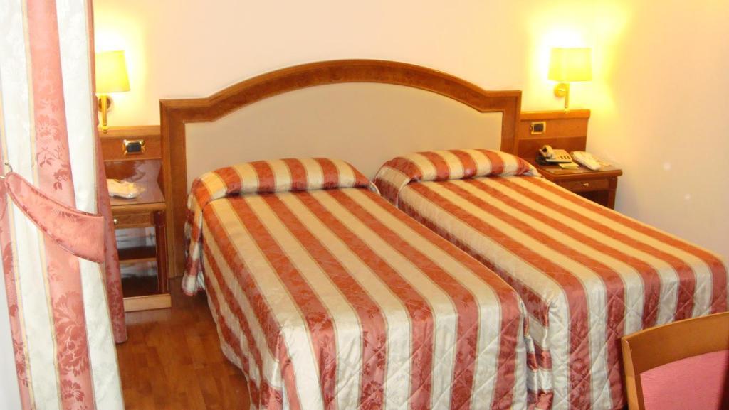 Albergo Corona Domodossola Pokój zdjęcie