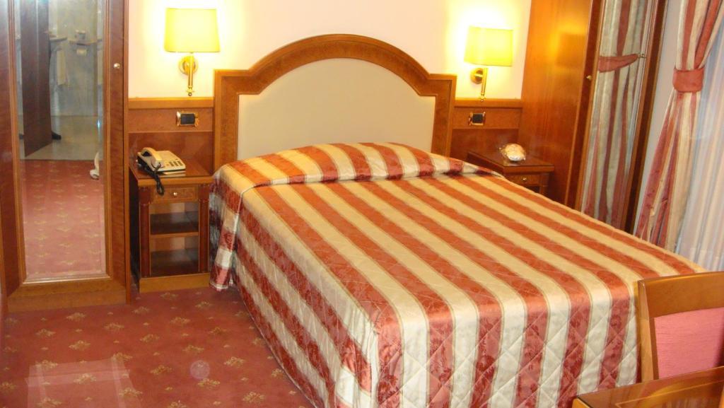 Albergo Corona Domodossola Pokój zdjęcie
