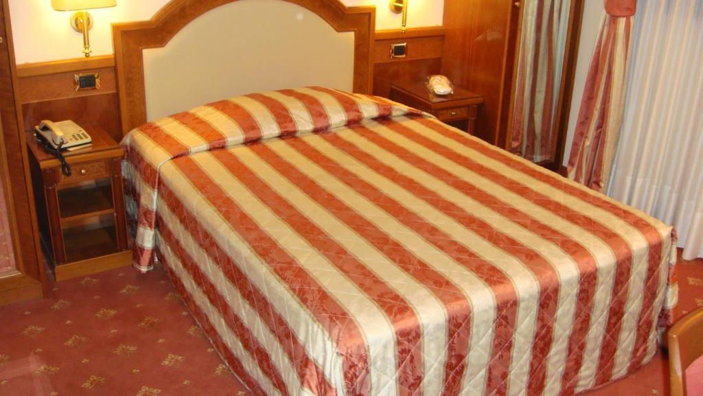 Albergo Corona Domodossola Pokój zdjęcie