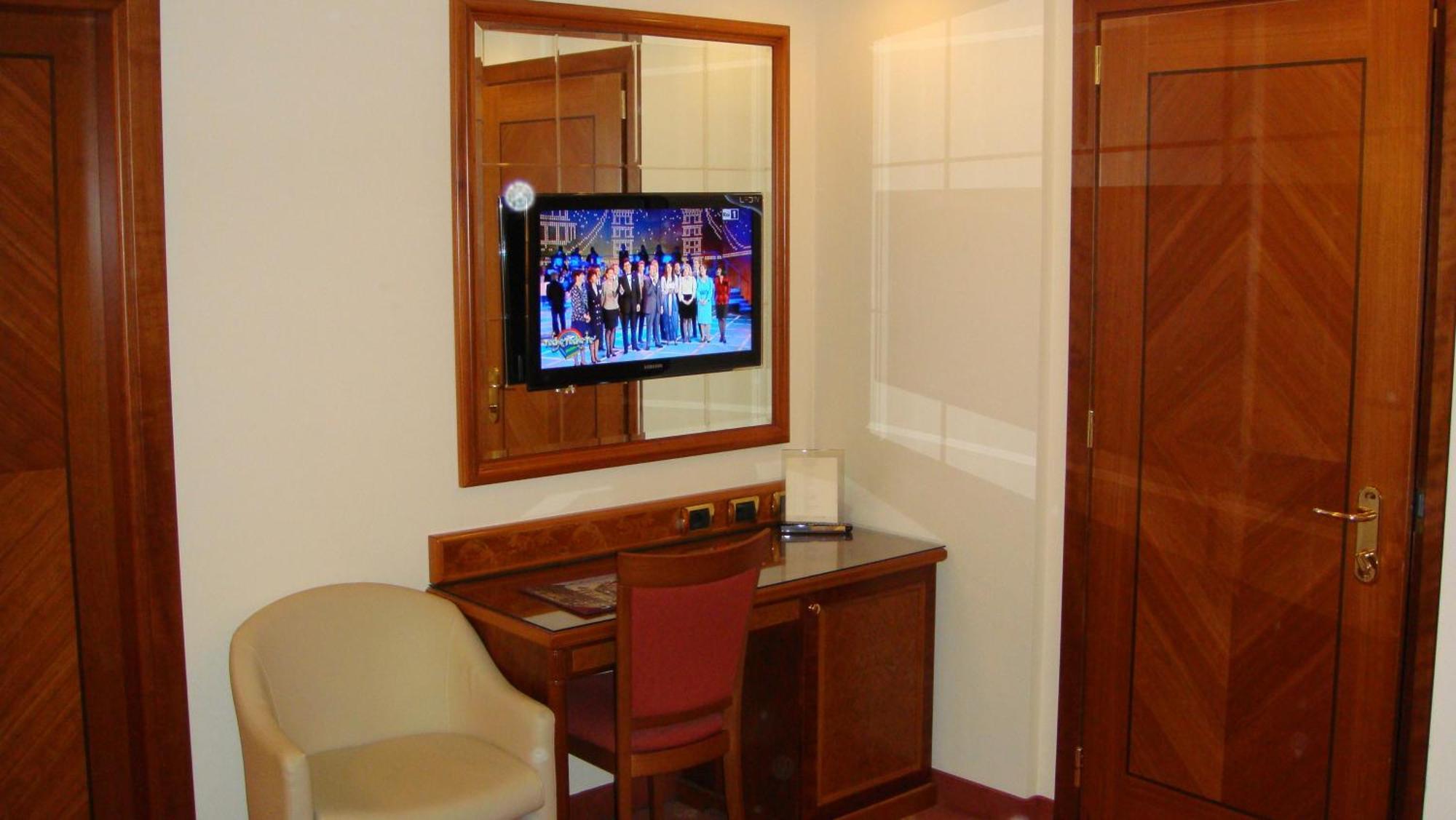 Albergo Corona Domodossola Zewnętrze zdjęcie
