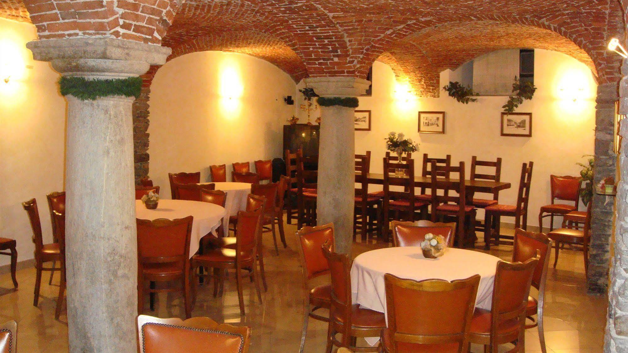 Albergo Corona Domodossola Zewnętrze zdjęcie