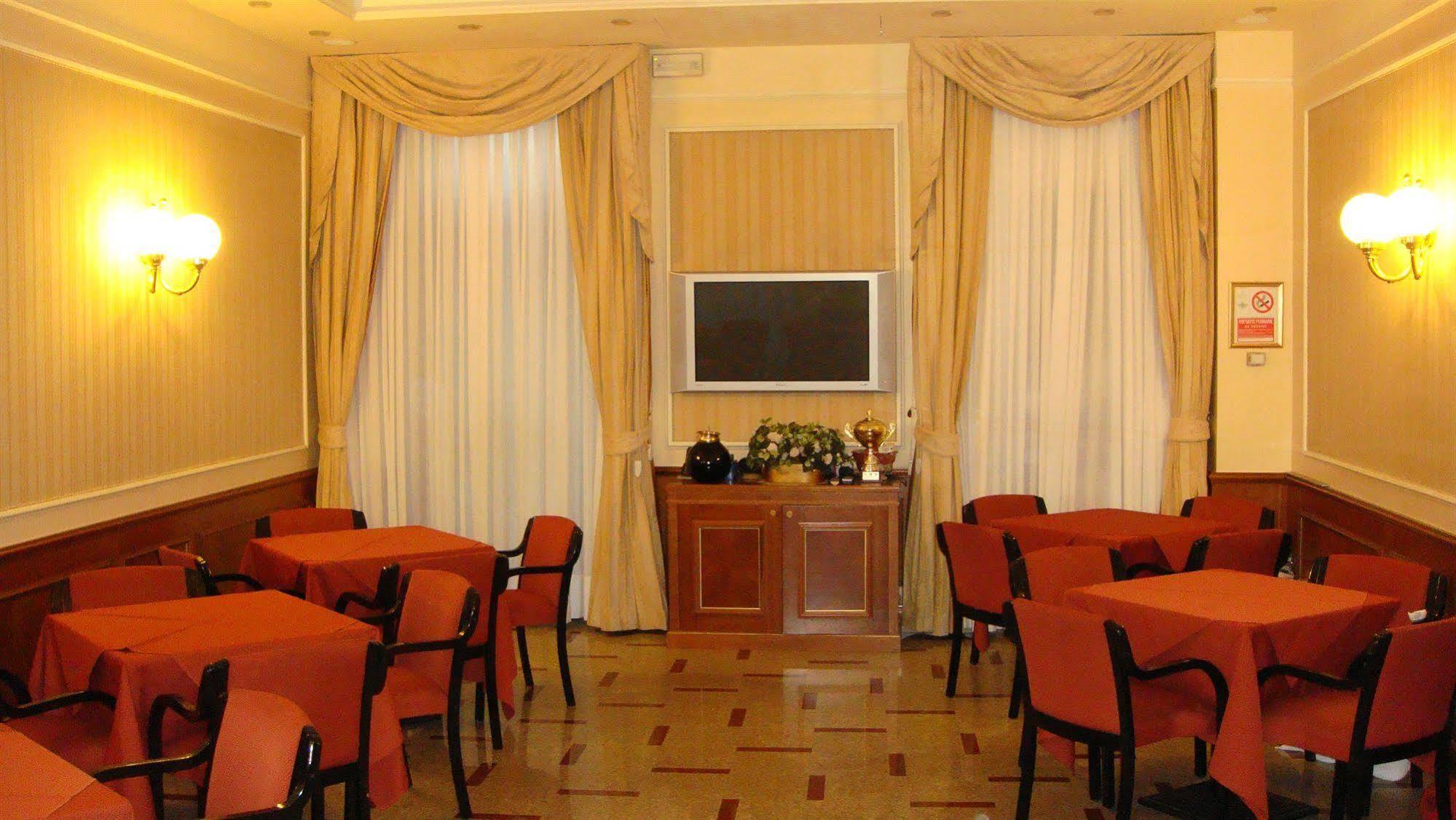 Albergo Corona Domodossola Zewnętrze zdjęcie