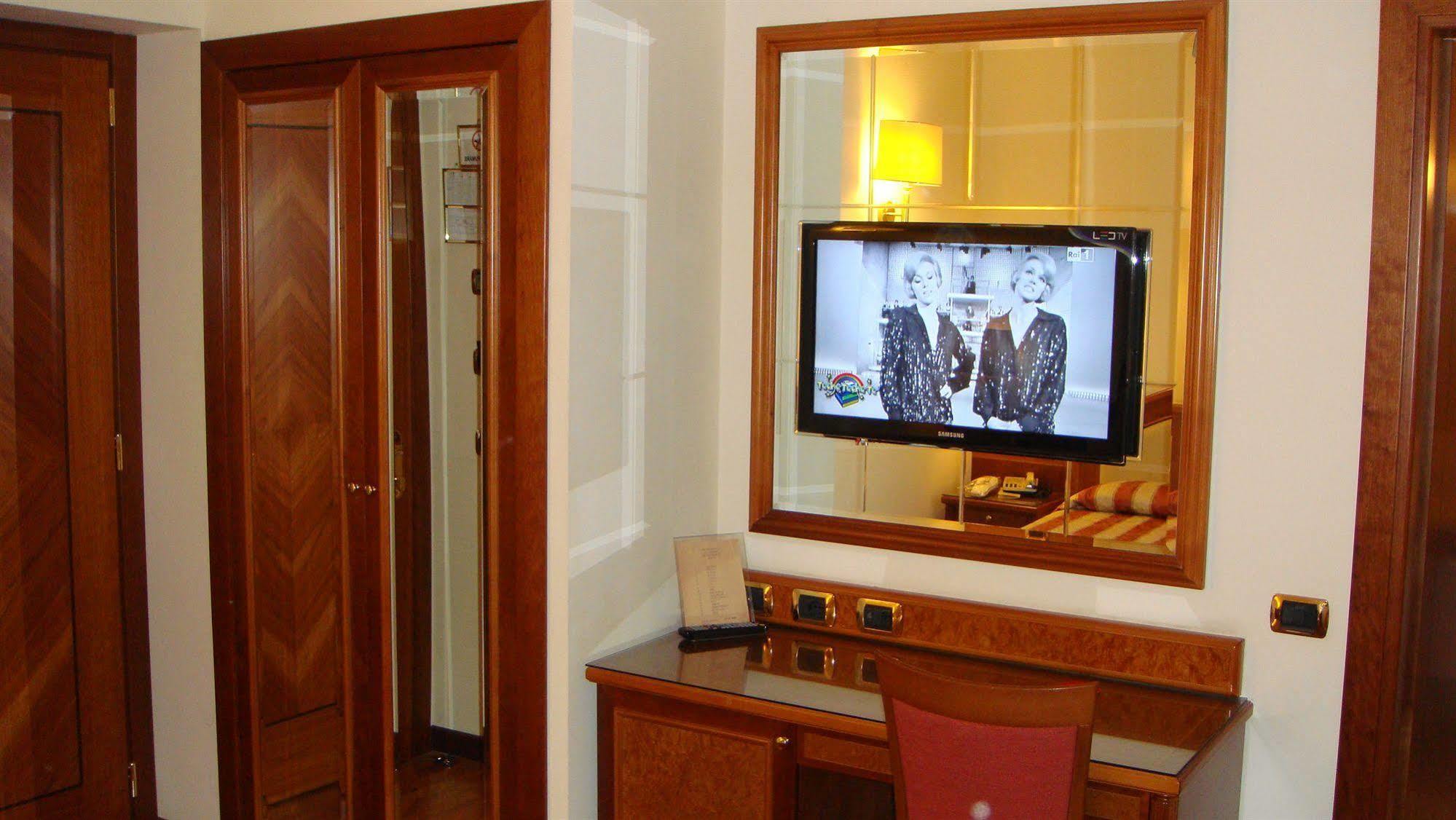 Albergo Corona Domodossola Zewnętrze zdjęcie