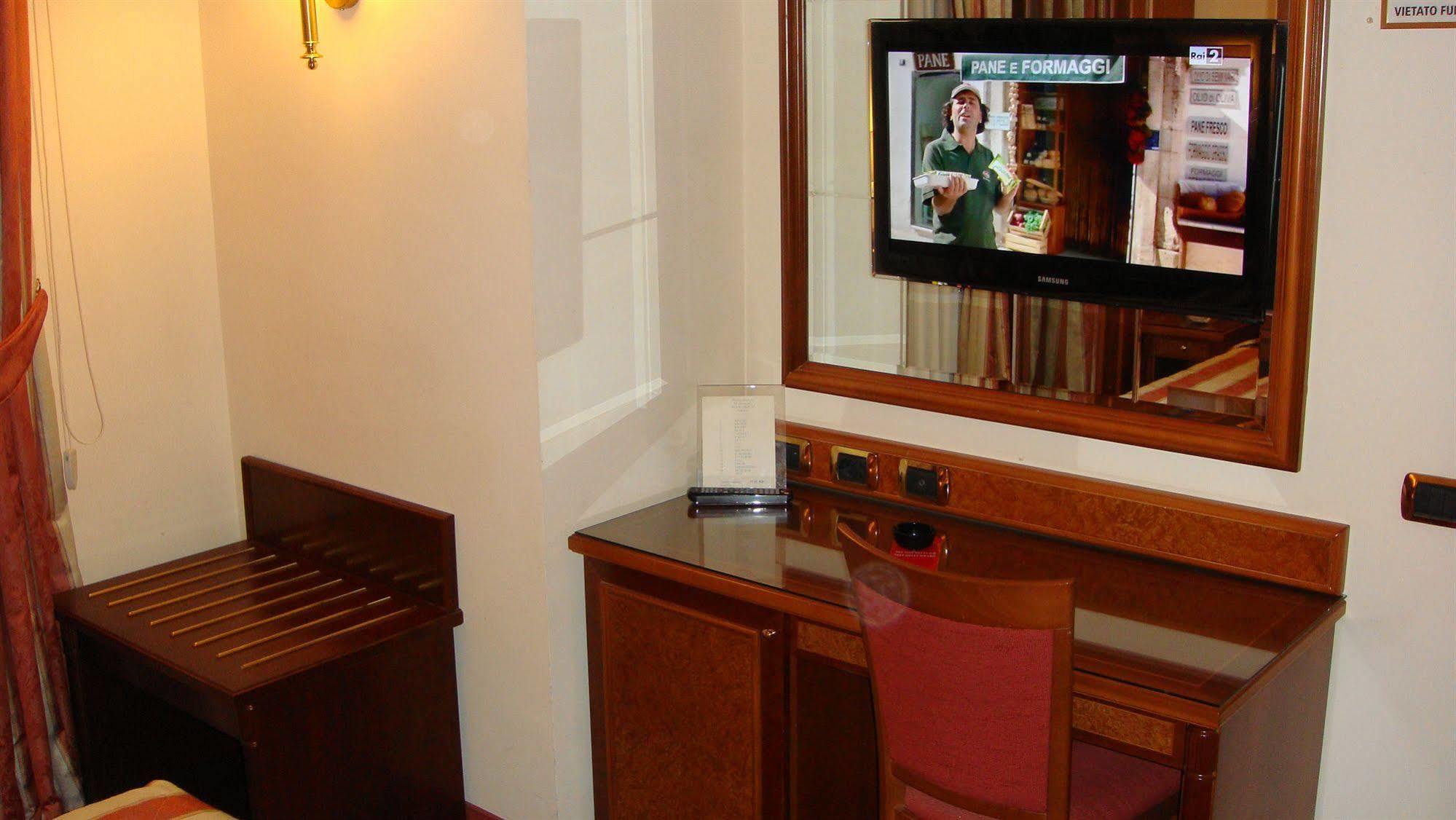 Albergo Corona Domodossola Zewnętrze zdjęcie