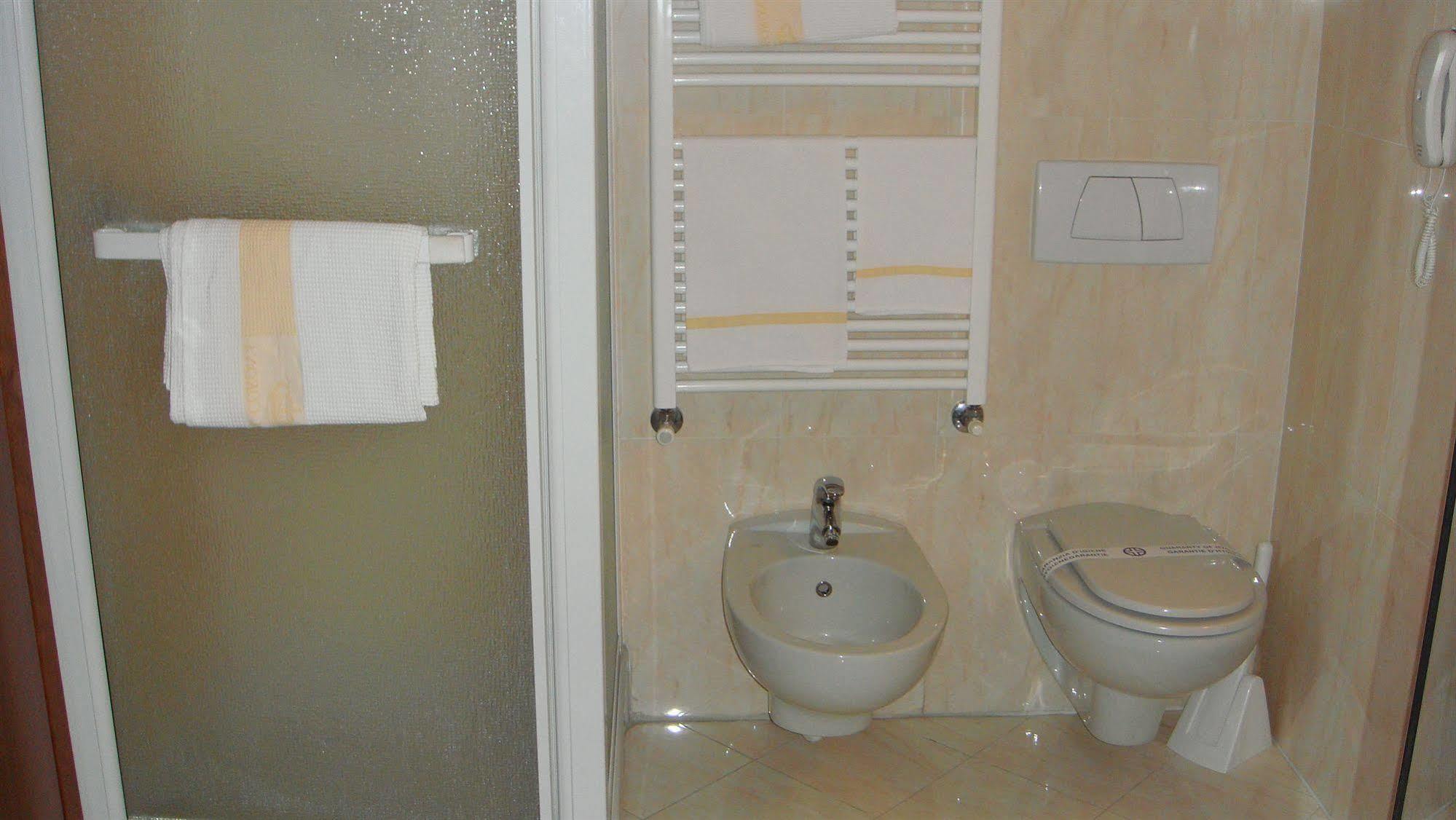 Albergo Corona Domodossola Zewnętrze zdjęcie