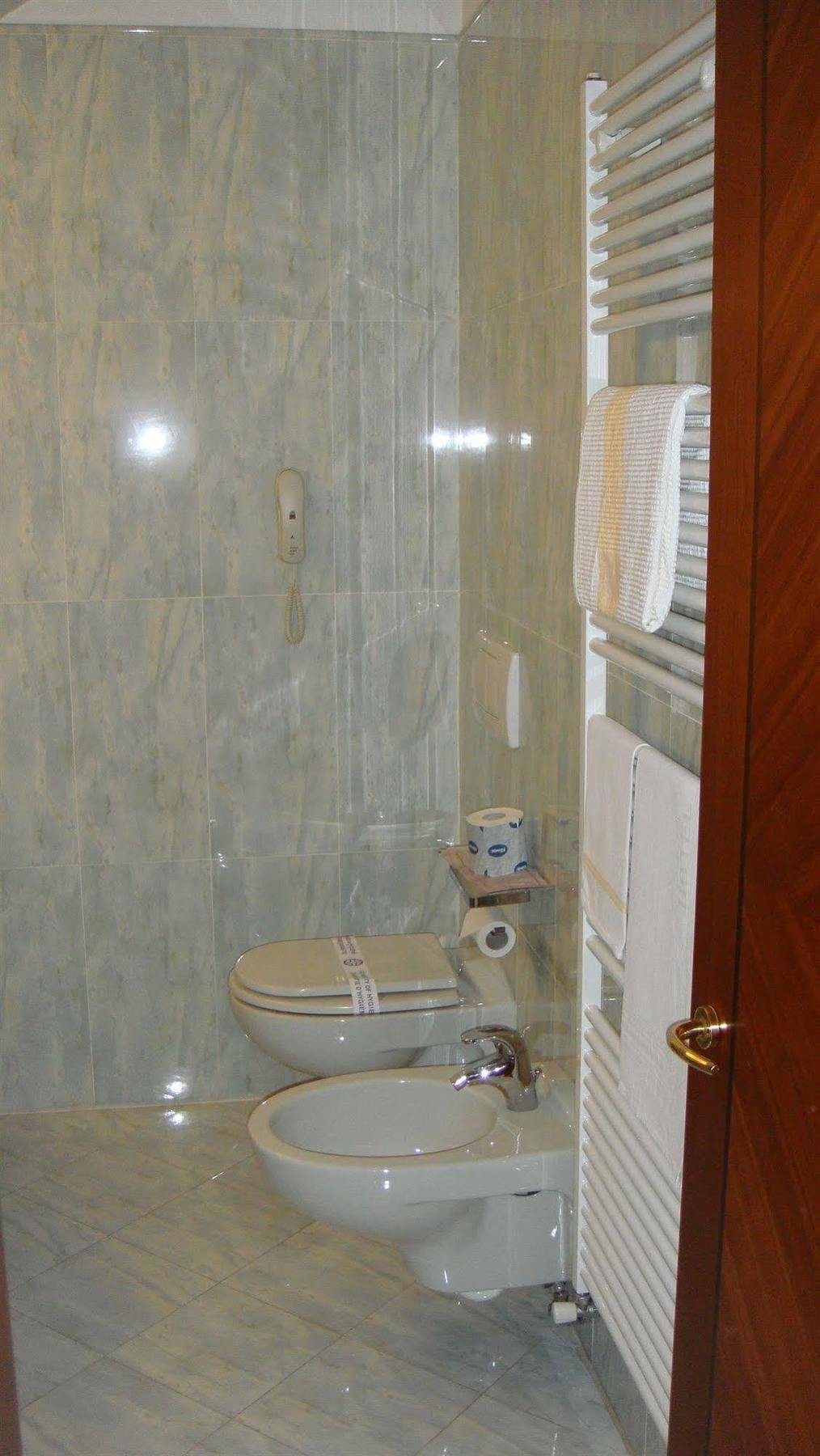 Albergo Corona Domodossola Zewnętrze zdjęcie