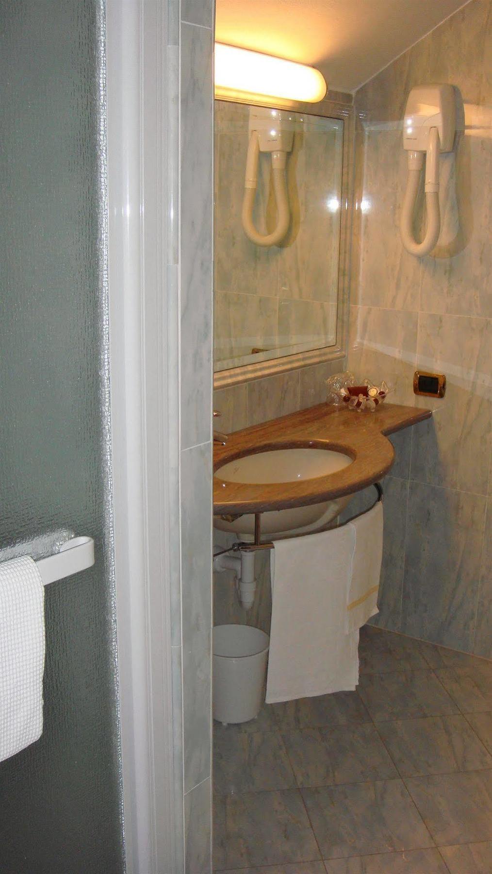 Albergo Corona Domodossola Zewnętrze zdjęcie