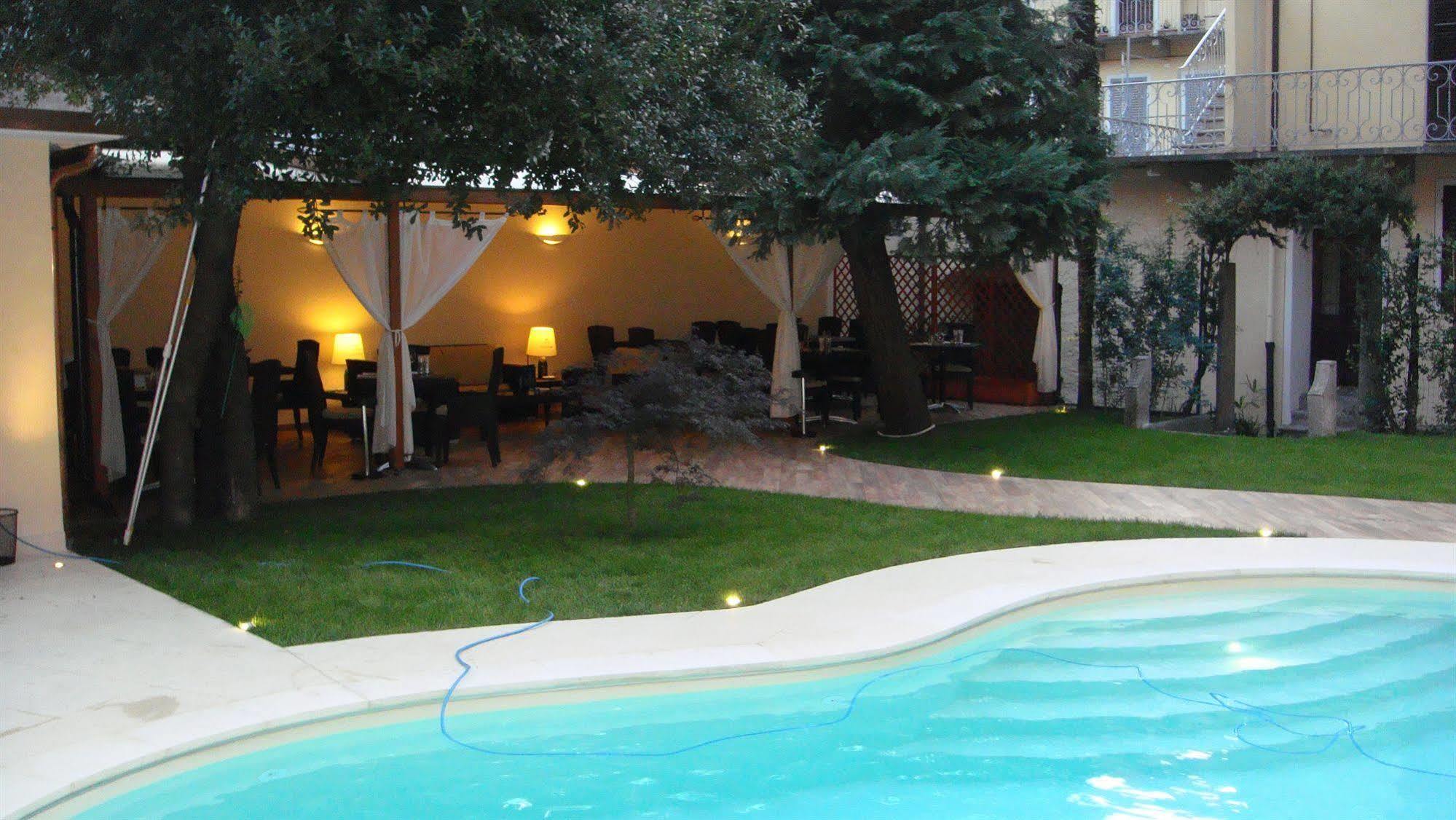Albergo Corona Domodossola Zewnętrze zdjęcie